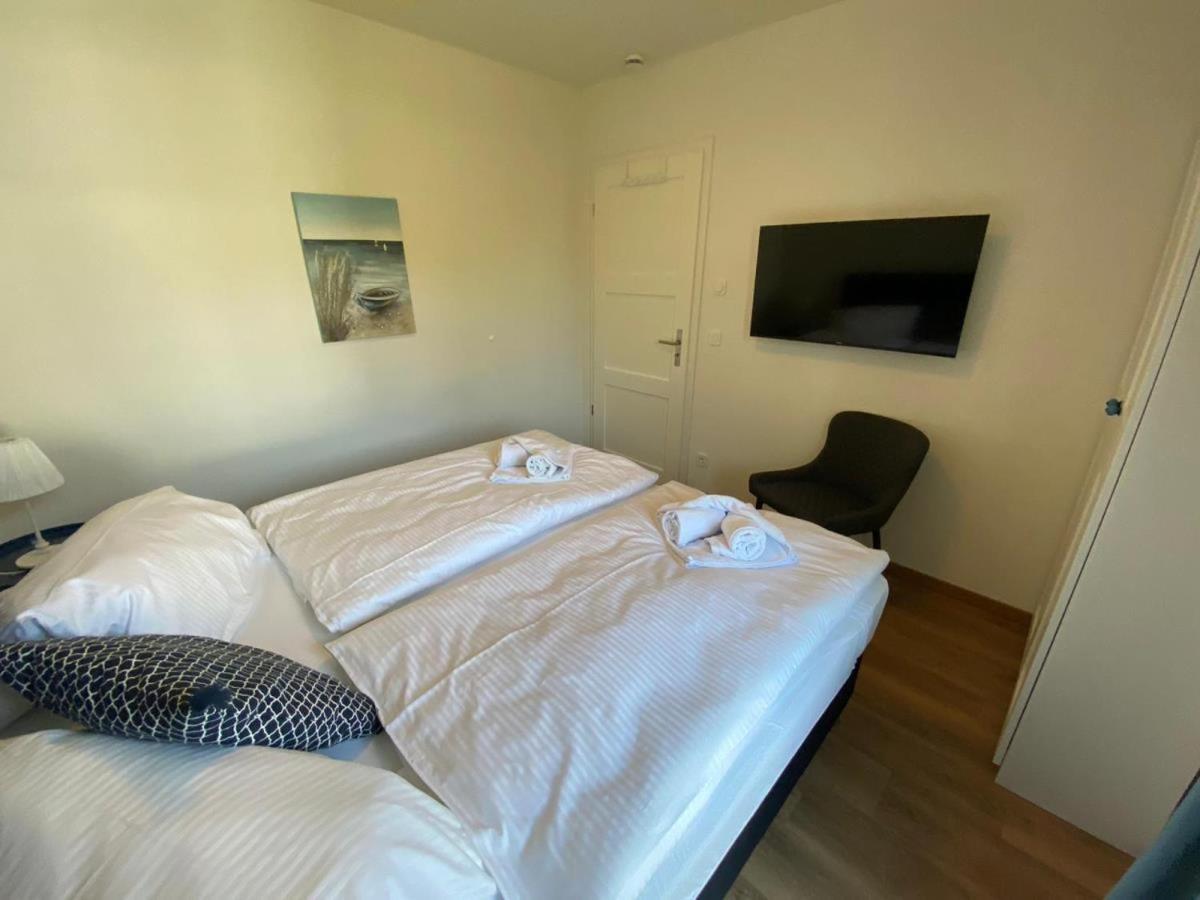 Friesia Urlaub Unterm Reetdach Fuer 4 Pers Terrasse Garten 2 Sz Born Eksteriør billede
